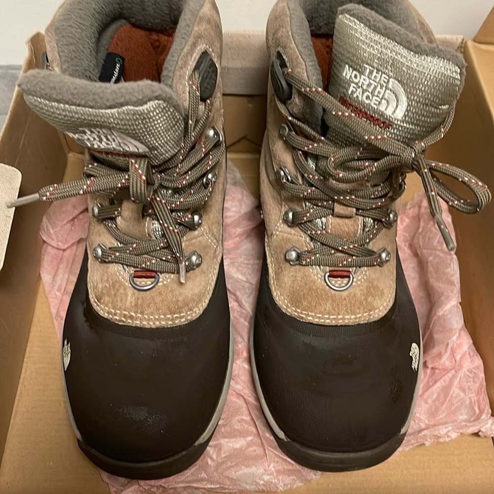 North Face, Chilkats. Waterproof boots. Color: Gravel Brown. Size. 7.5